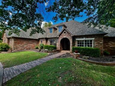 Main picture of 1808 Oak Forest Dr