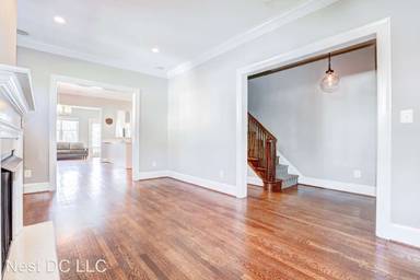 Main picture of 2419 39th St NW