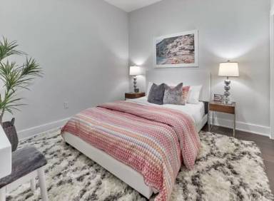 Main picture of 250 Avenue E