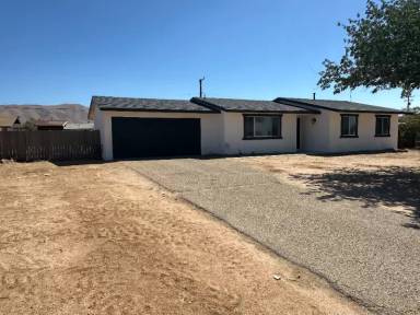 Main picture of 22047 Wren St