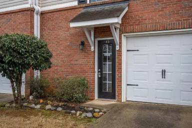 Main picture of 43 Middlebrook Dr