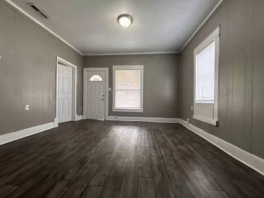 Main picture of 1701 W Thoman St