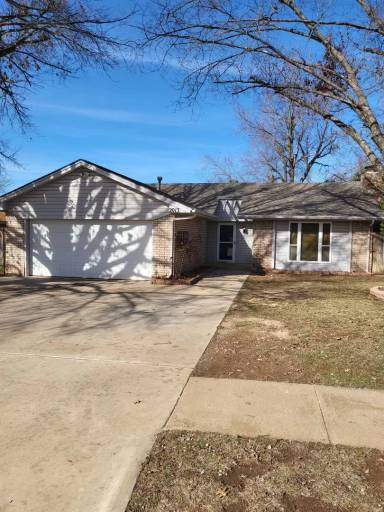 Main picture of 2013 Oakhollow Dr