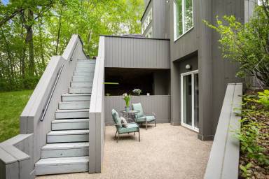 Main picture of 2925 Minnehaha Curv