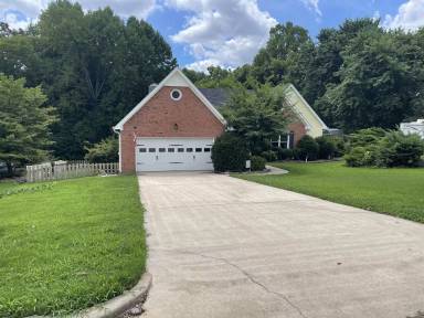 Main picture of 107 Victoria Dr