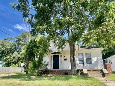 Main picture of 2901 North Blvd