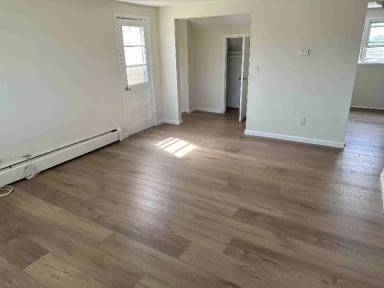 Main picture of 424 Long Beach Rd