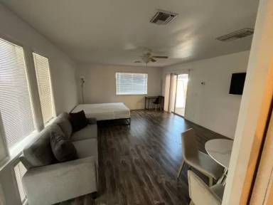 Main picture of 1675 Lindell Rd