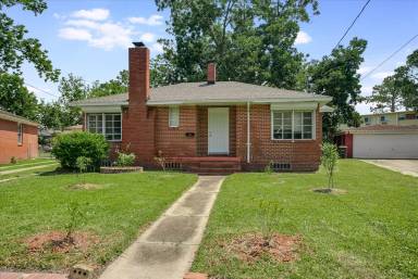Main picture of 1919 College Cir N