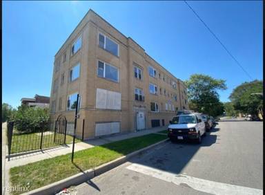 Main picture of 1155 E 72nd St