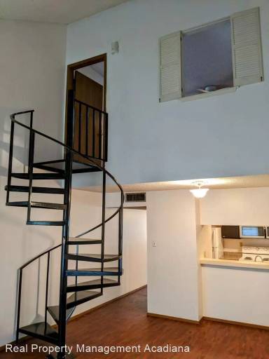 Main picture of 300 Lozes Ave