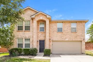 Main picture of 413 Emerald Creek Dr