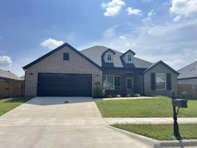 Main picture of 1520 N Quincy Ave