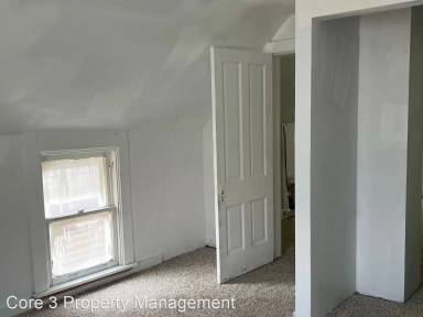 Main picture of 1126 E North Grand Ave