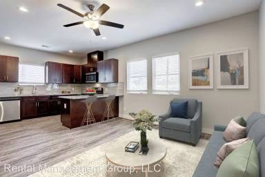Main picture of 3241 Dixie Dr
