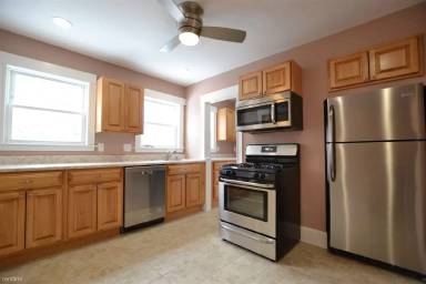 Main picture of 101 Oakland St