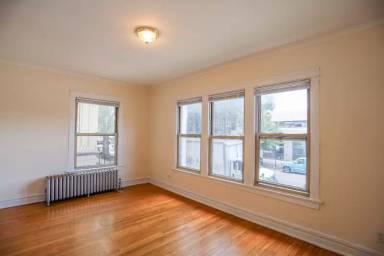 Main picture of 3349 W Ainslie St