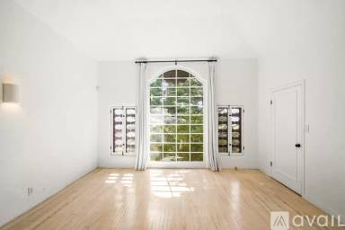 Main picture of 1216 N La Cienega Blvd