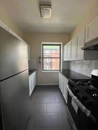 Main picture of 5 Harvard St