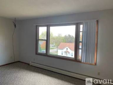 Main picture of 821 W 5th St