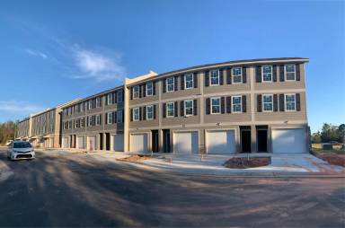 Main picture of 701 Plum Ln