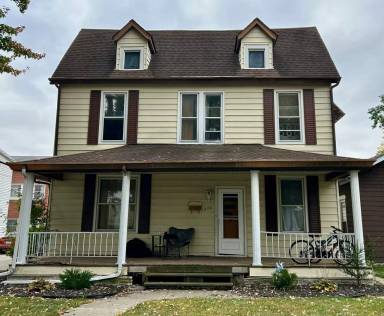 Main picture of 220 W Cherry St