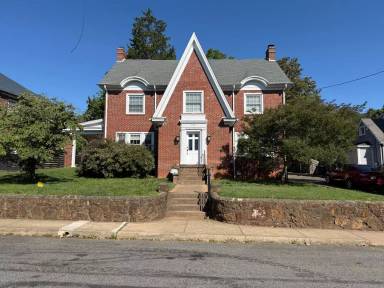 Main picture of 675 Evergreen Ave