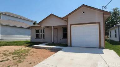 Main picture of 1945 Cedar Park