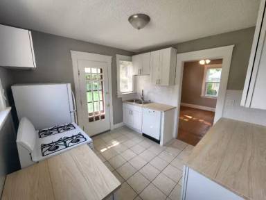 Main picture of 6820 Alpine Ave