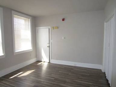 Main picture of 5358 Woodland Ave