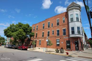 Main picture of 7044 N Clark St