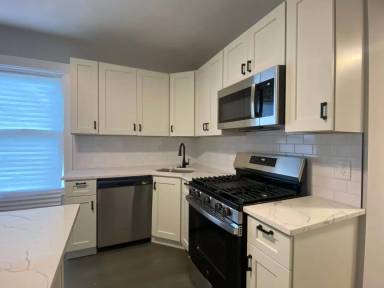 Main picture of 4 Cottage St