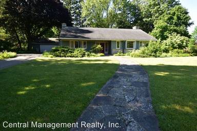 Main picture of 1402 E Washington St