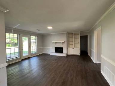 Main picture of 3233 Hillcrest Ln