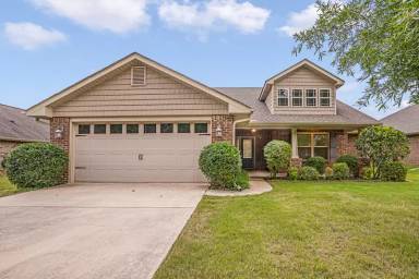 Main picture of 128 Willow Tree Dr