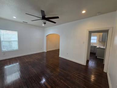 Main picture of 809 Elmwood Dr