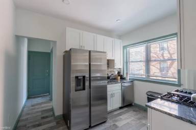 Main picture of 100 Washington St