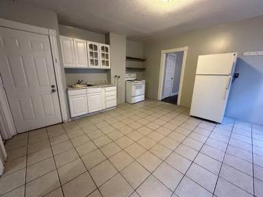 Main picture of 5 Lyman St