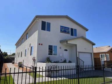 Main picture of 154 E 99th St
