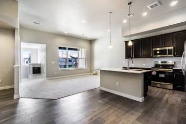 Main picture of 832 Schlagel St
