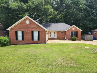 Main picture of 831 Heather Dr