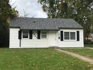 Main picture of 4850 Oliver St