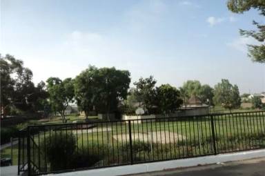Main picture of 835 S Tamarisk Ave