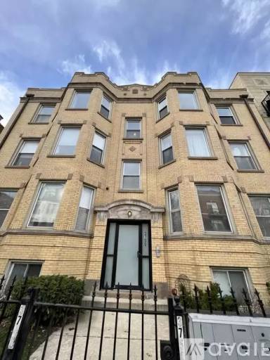 Main picture of 3750 N Wilton Ave