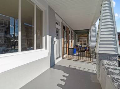 Main picture of 2921 W Oxford St