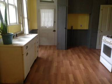 Main picture of 402 N Main St