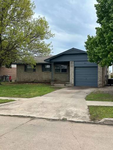 Main picture of 811 SW 50th St