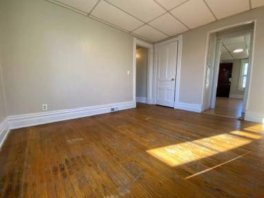 Main picture of 815 W Kalamazoo Ave