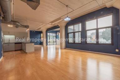Main picture of 330 W 11th St