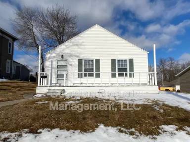 Main picture of 309 E 6th St